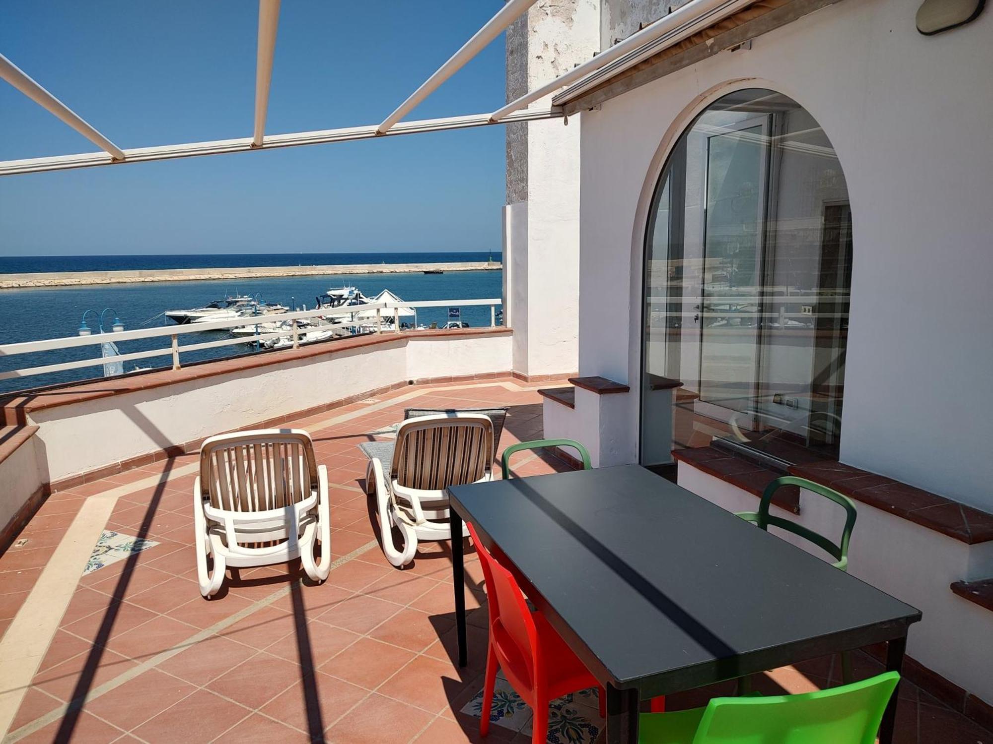 فيلا Fronte Del Mare - Seafront Terrace فيلانوفا دي أوستوني المظهر الخارجي الصورة